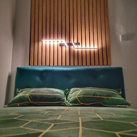 15. Little Studio Apartment Bucharest Exterior photo