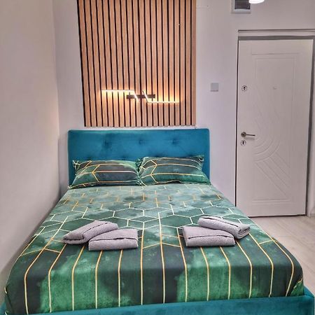 15. Little Studio Apartment Bucharest Exterior photo