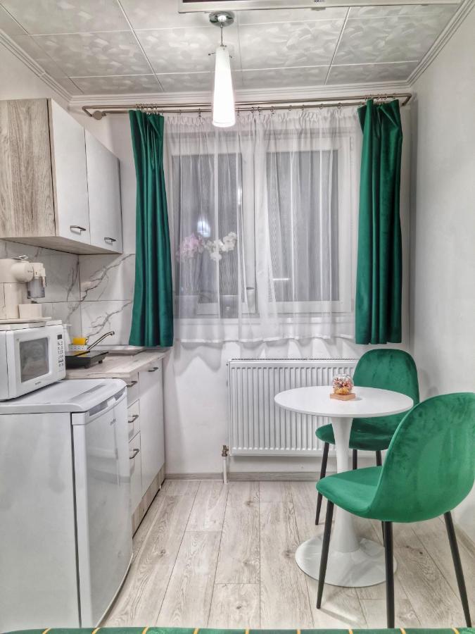 15. Little Studio Apartment Bucharest Exterior photo