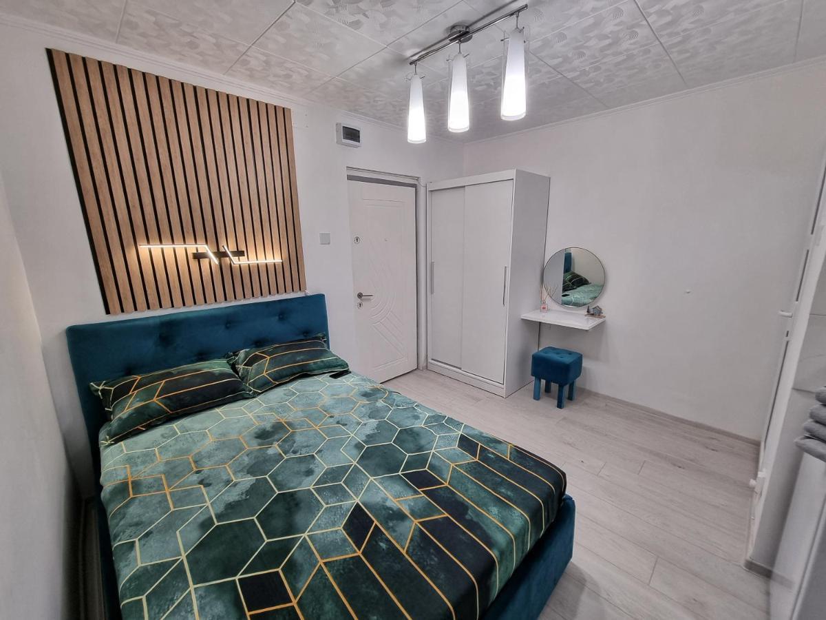15. Little Studio Apartment Bucharest Exterior photo