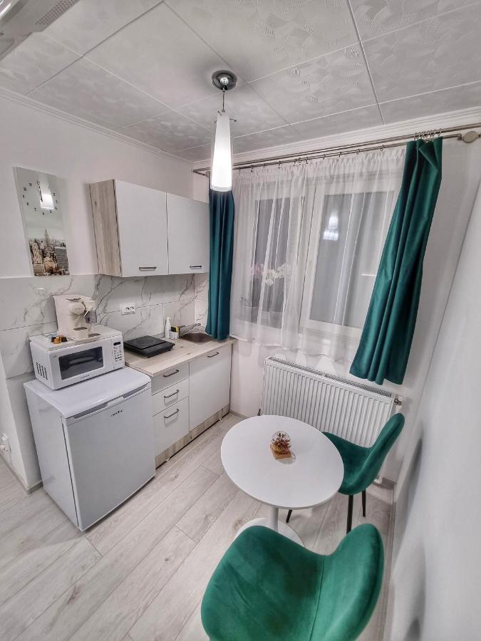 15. Little Studio Apartment Bucharest Exterior photo