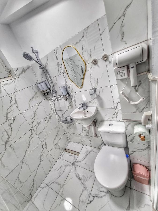 15. Little Studio Apartment Bucharest Exterior photo